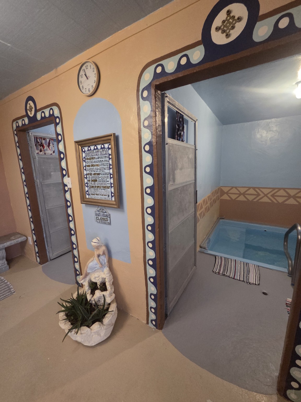 Private mineral soaking tub